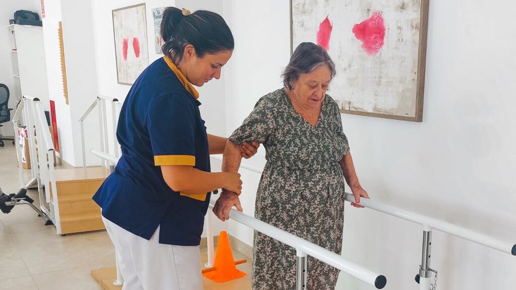 ejercicios para trabajar el equilibrio de personas mayores en casa